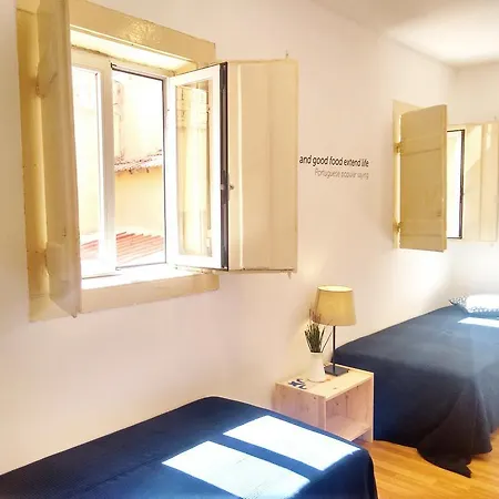 Neighbourly - Avintes House Apartment Lisbon