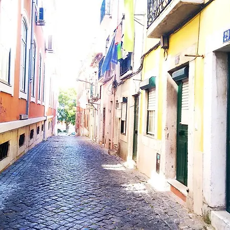 Neighbourly - Avintes House Apartment Lisbon